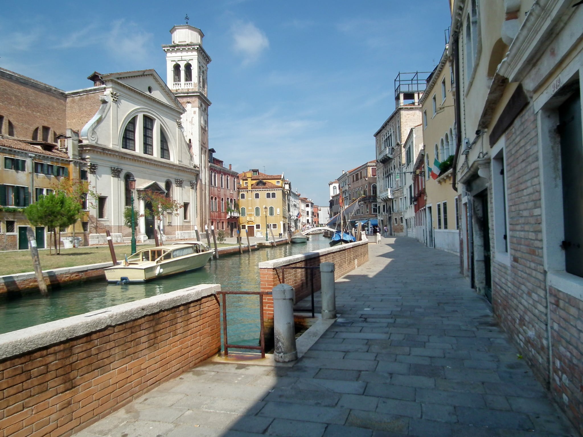 passage couvert venise ruelle arche débouchant sur place