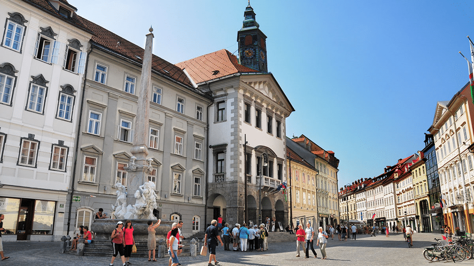 Hôtel de ville de Ljubljana et place Mestni trg